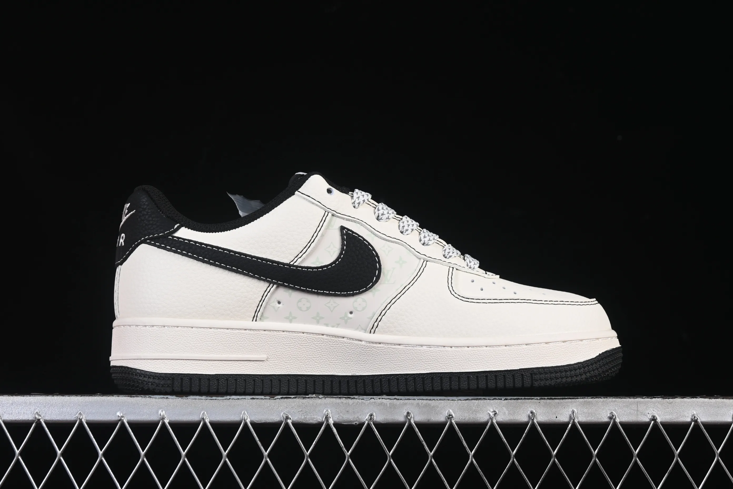 All categories Nk Air Force 1 Air Force series Nk Air Force 1 Low Air Force low top Nike Air Force 1'07 Low LV co-branded printed beige black and red Air Force 1 low-top casual sneakers MZ9588-812